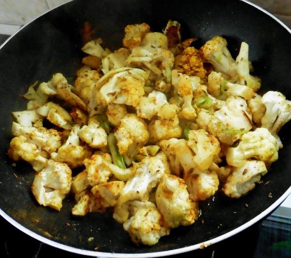 Cauliflower And Potato Bhaji/Sabji - Alu Gobhi 