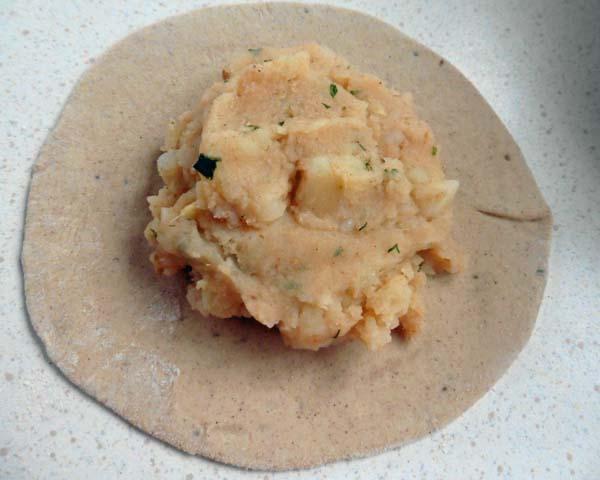 Alu Paratha (Potato Stuffed Paratha)