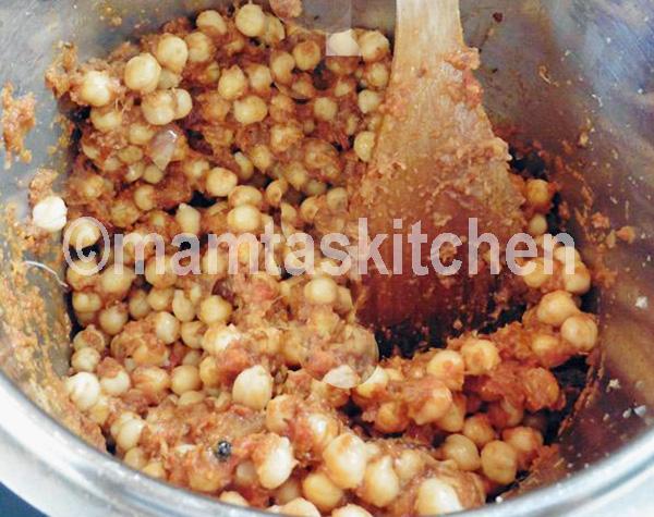 Chickpea Curry (Cholae) In Every Day Curry Sauce 